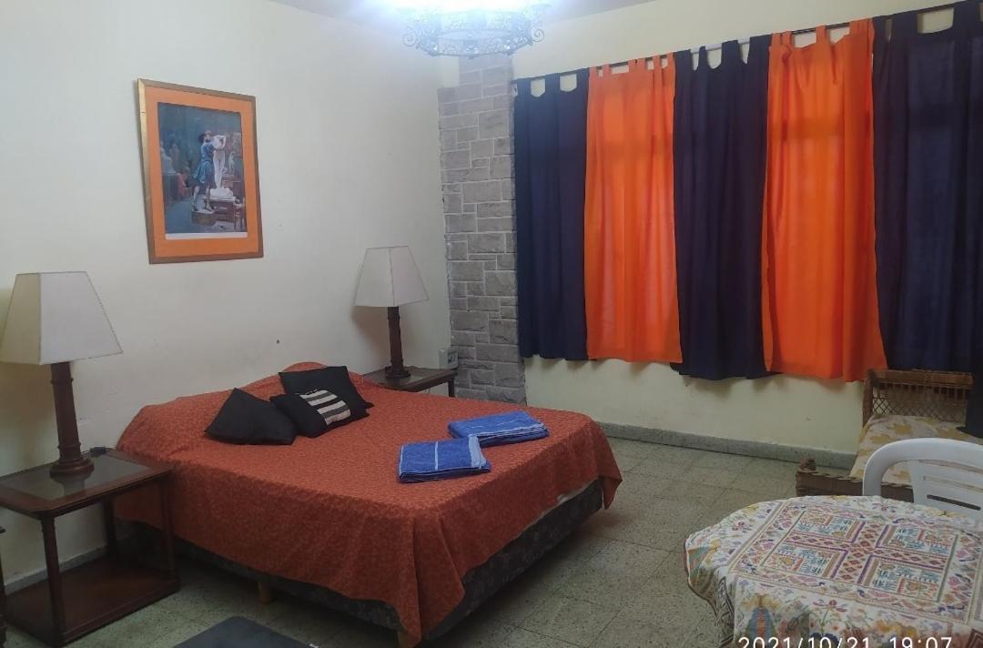 Olivos, Posada Y Habitaciones Буенос Айрес Екстериор снимка